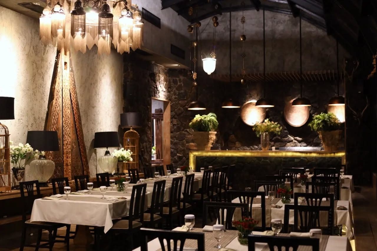 Jangan sok-sokan kasih menu Inggris! Nraktir di resto kolonial Jakarta, hampir aja fail…