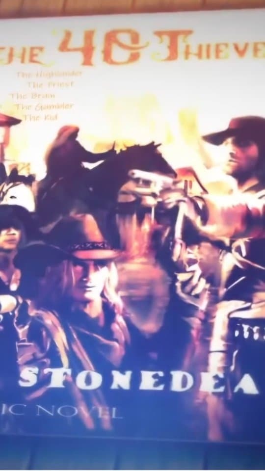 Warning buat yang gak ngerokok! 🚭 Tempat nongkrong di Bali ini ada di atas tukang Bakmi, anjay experience-nya split banget! 🤯 4