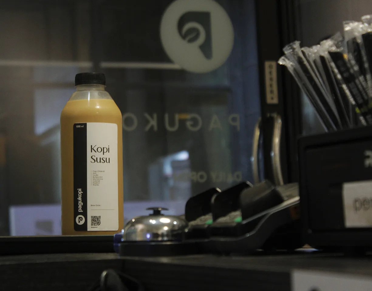 巴东人都不睡觉的吗？这家咖啡馆竟然开到凌晨一点！