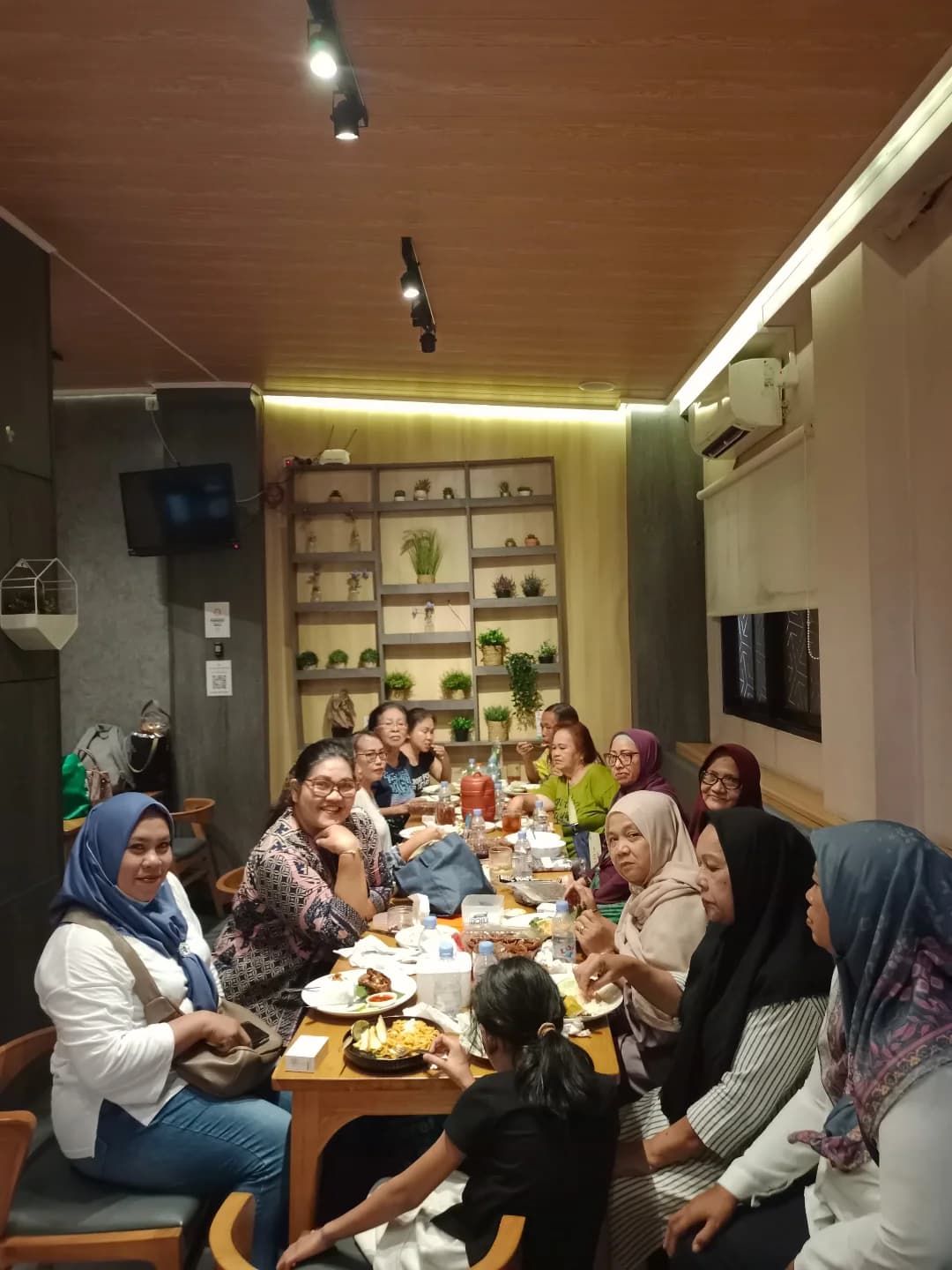 人均不到50k，牛肋骨Mantap到飞起！但雅加达这家店上菜慢到我想罢工…