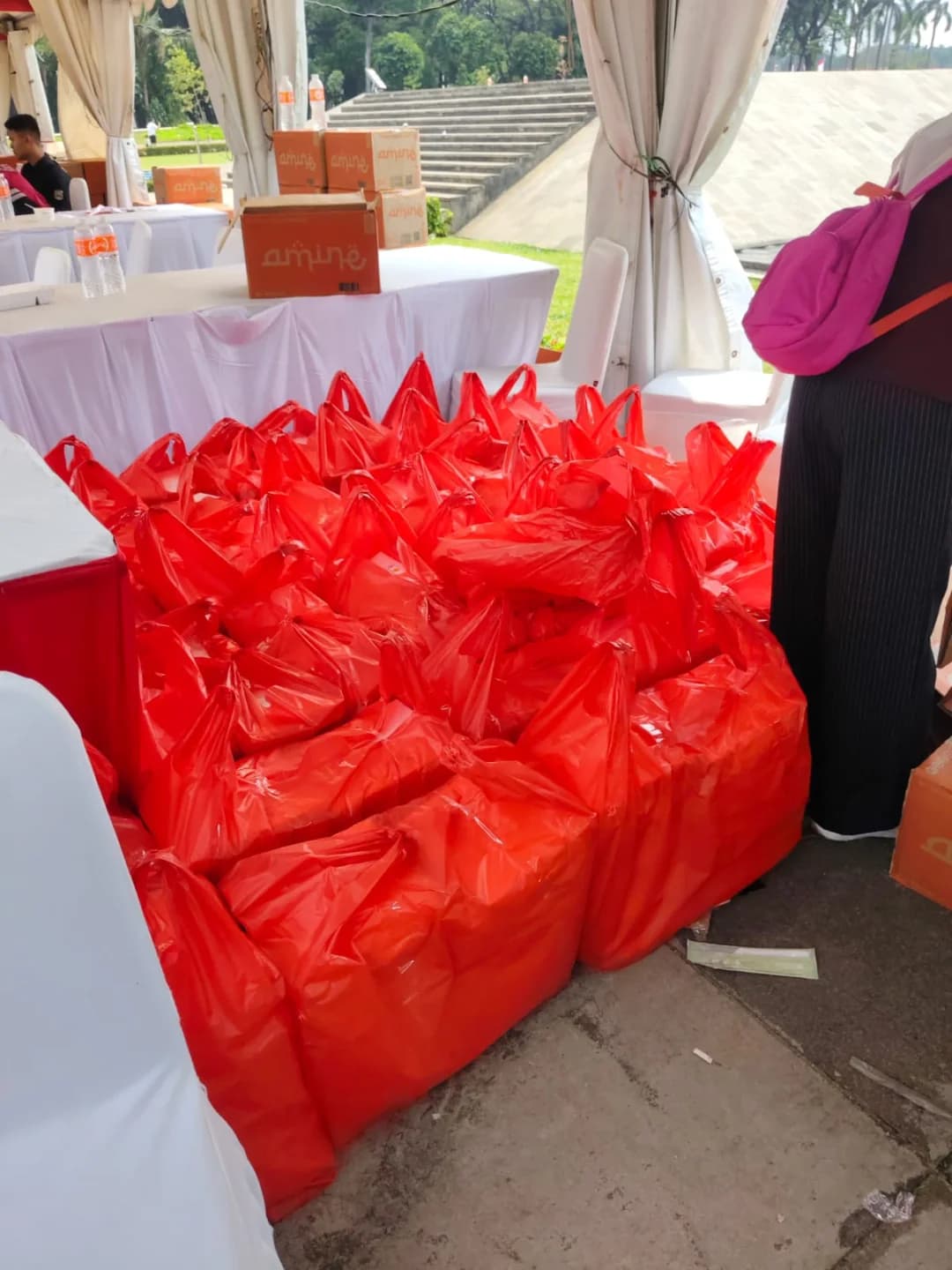 Per orang gak sampe 50rb, iga sapinya Mantap kebangetan! Tapi resto di Jakarta ini serving-nya lama banget, pengen mogok rasanya… 3