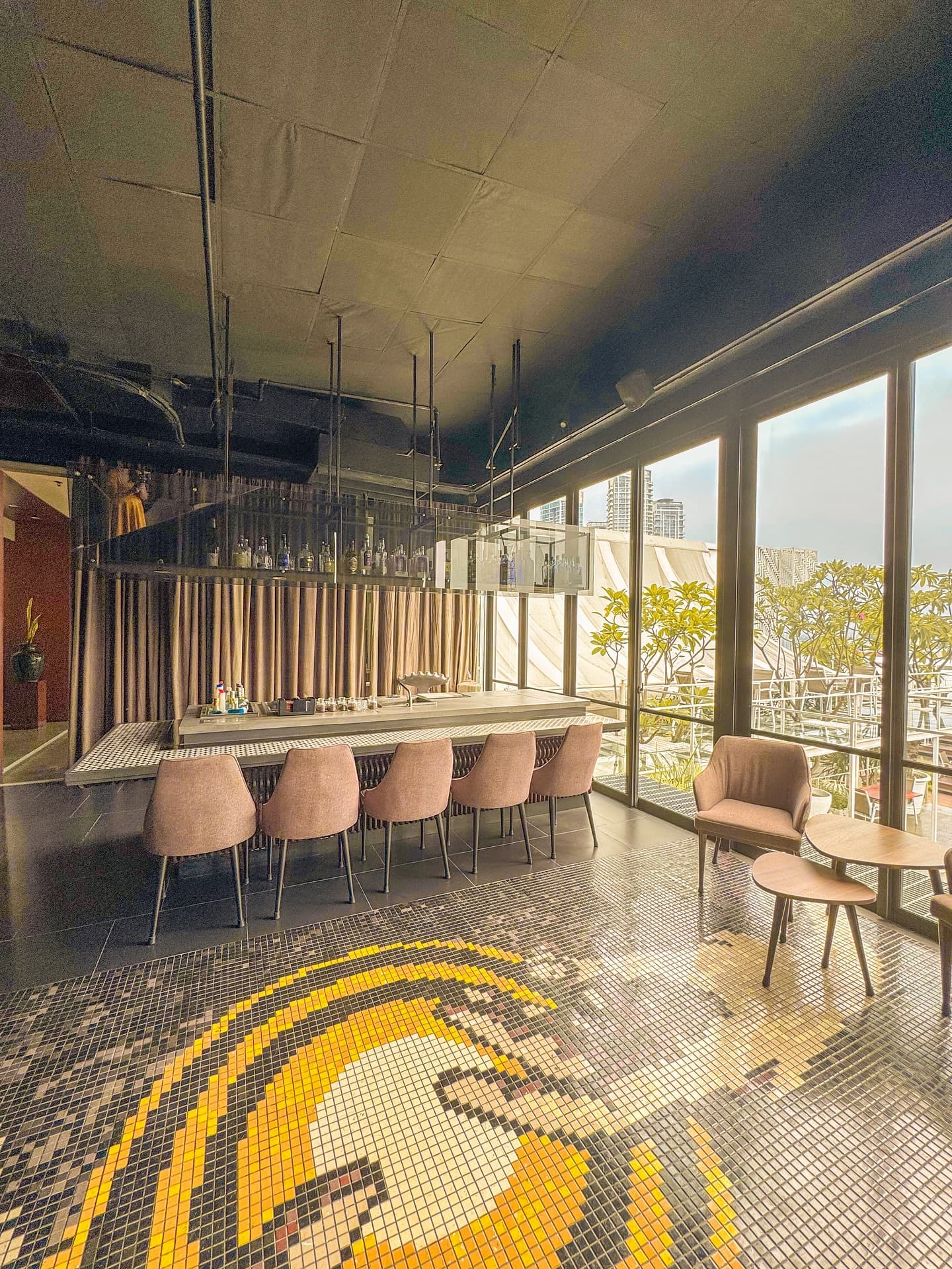 10万停车费就为喝一杯？这家SCBD的Sports Bar到底值不值？