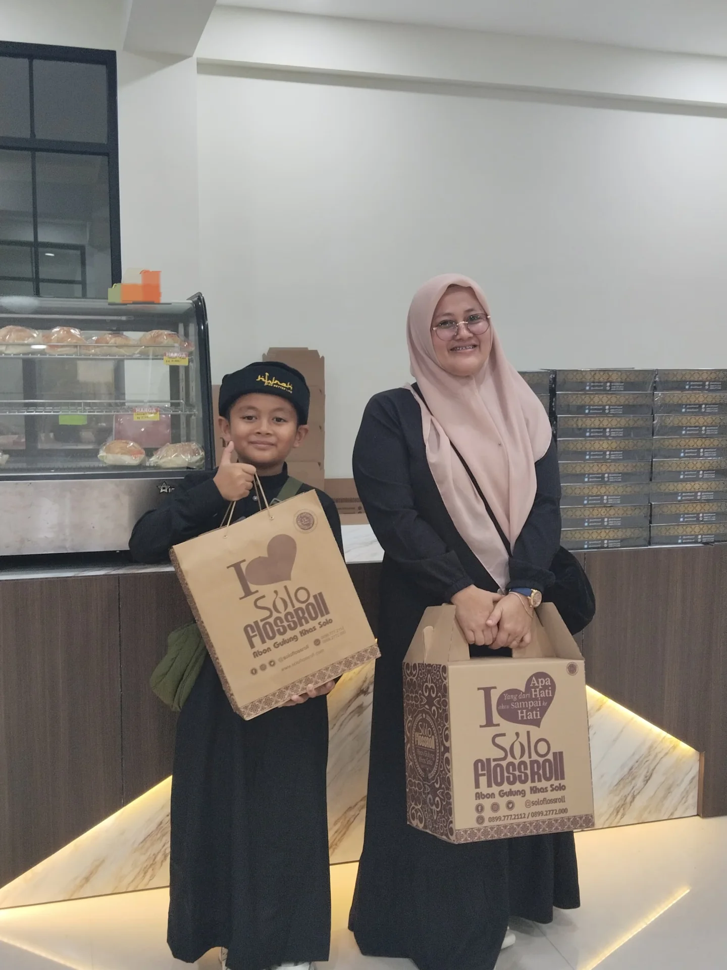 别再只知道买千层糕！梭罗本地人都抢的肉松卷，藏在居民区车库里 7