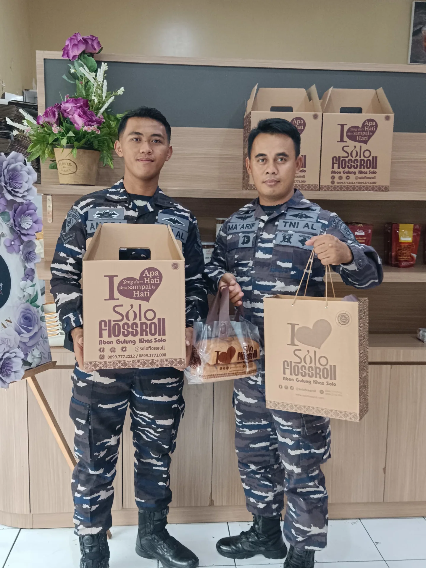 别再只知道买千层糕！梭罗本地人都抢的肉松卷，藏在居民区车库里 8