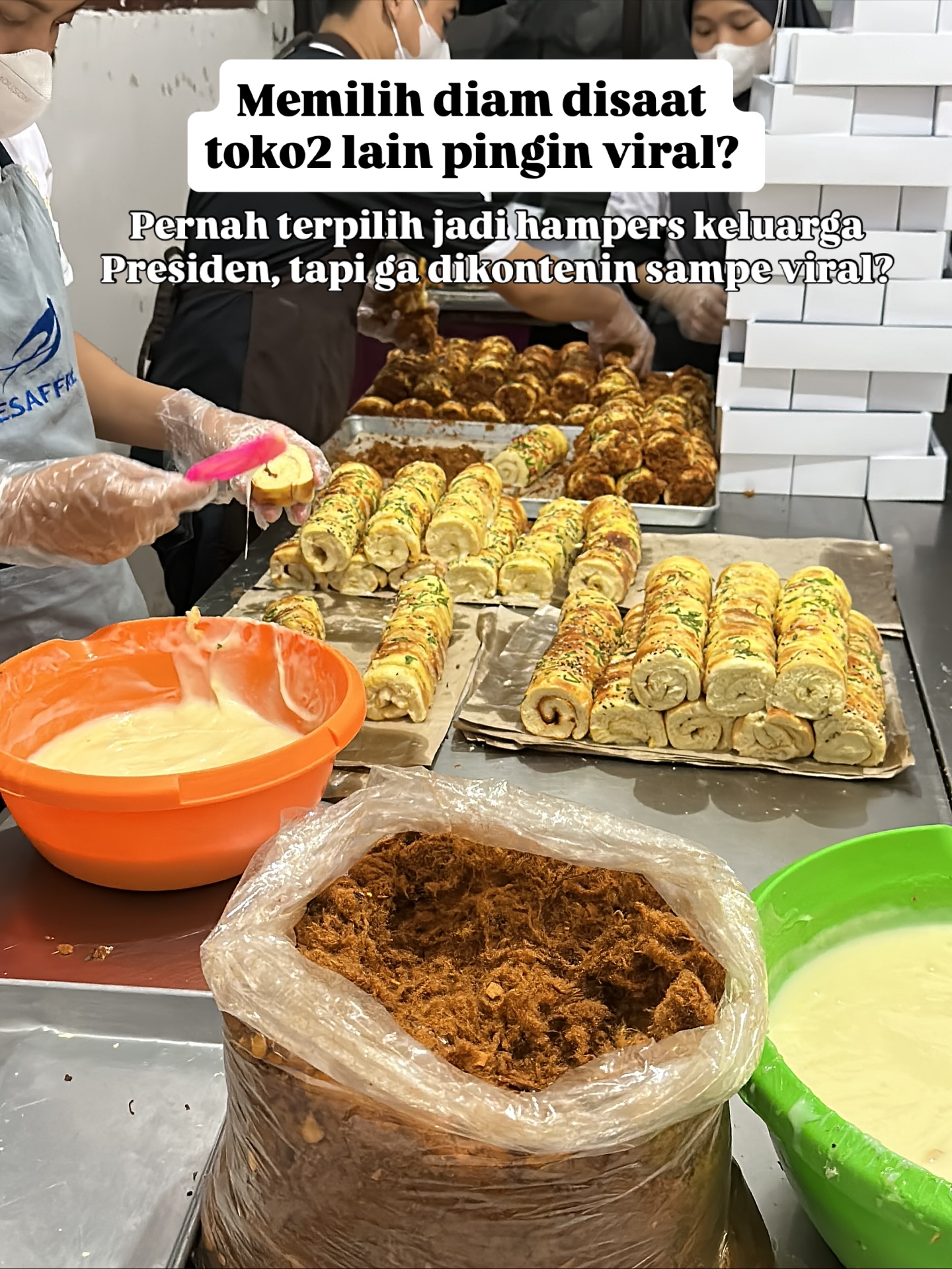 别再只知道买千层糕！梭罗本地人都抢的肉松卷，藏在居民区车库里