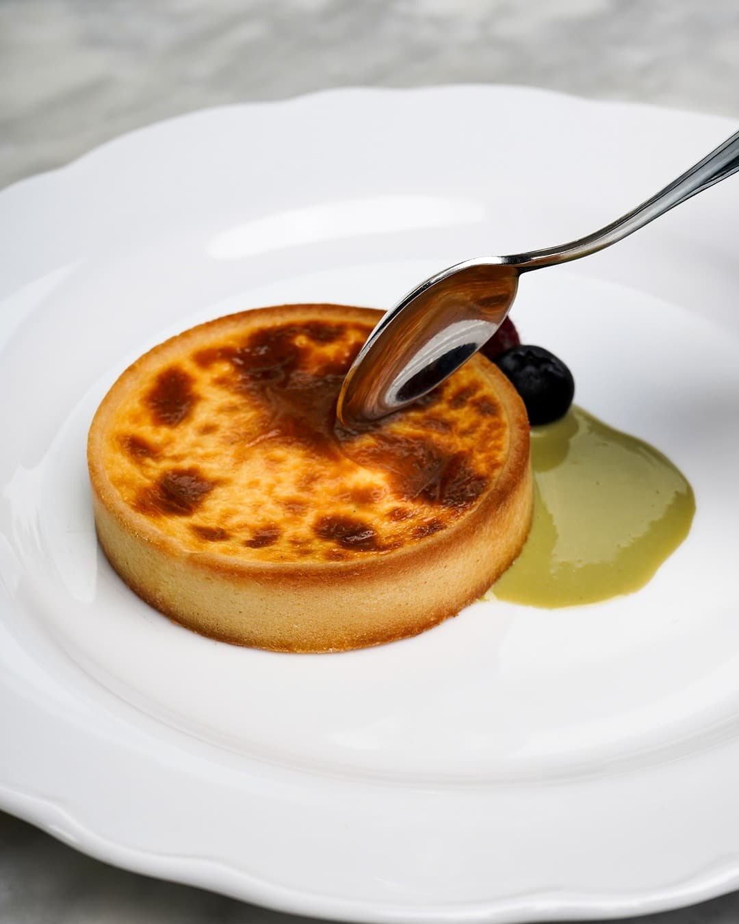 别只看滤镜！雅加达这家森林餐厅的雷，我先替你踩了 3