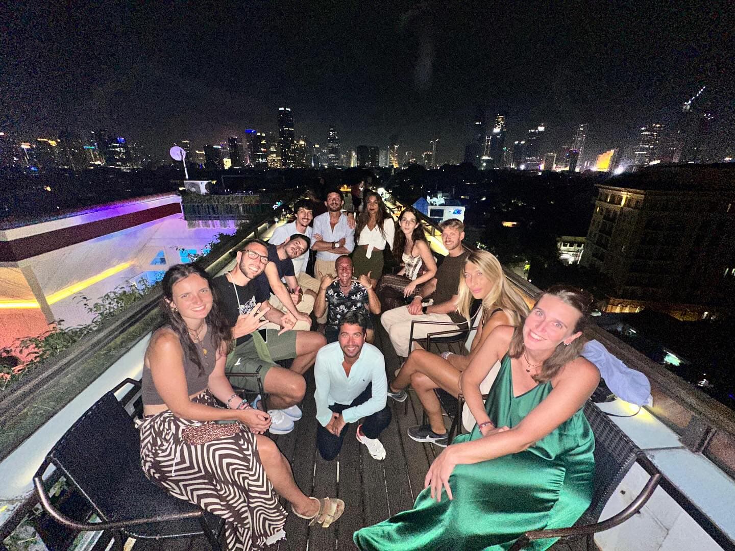 雅加达这家Rooftop，我只为360°日落买单，别的…一言难尽