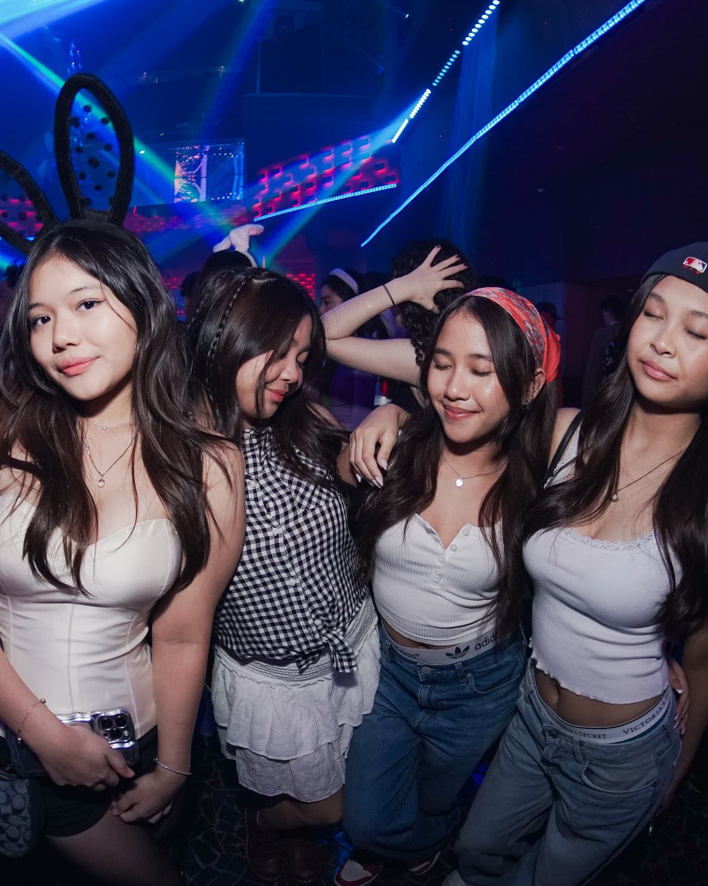 Anjay! Rating Fyne di Google 4.9, tapi pas gue dateng Sabtu kok malah hampir nongkrong sendirian? 5