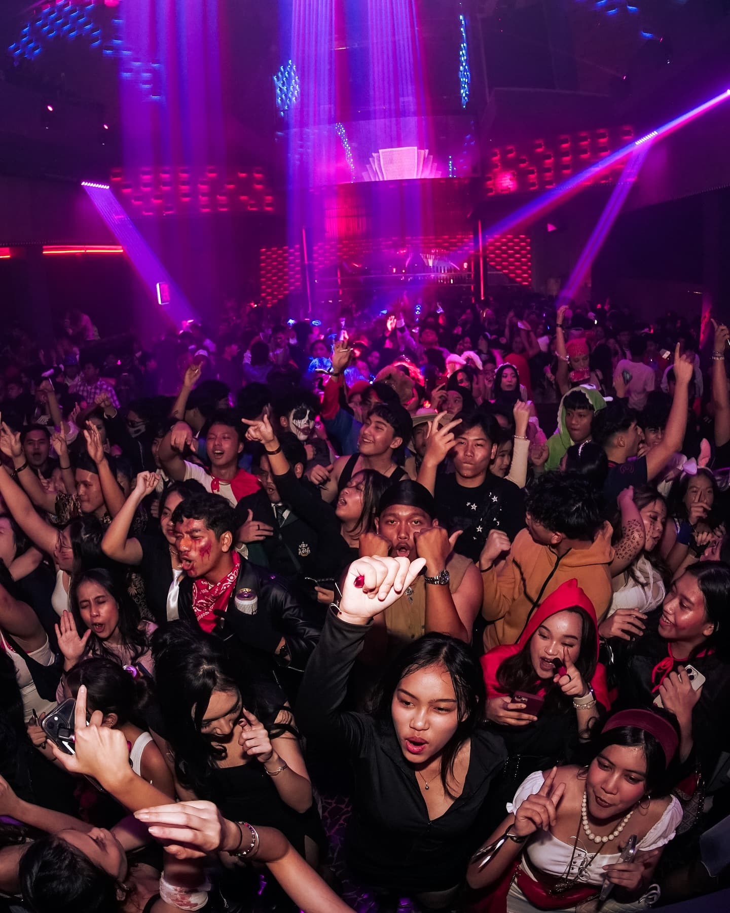 Anjay! Rating Fyne di Google 4.9, tapi pas gue dateng Sabtu kok malah hampir nongkrong sendirian? 4