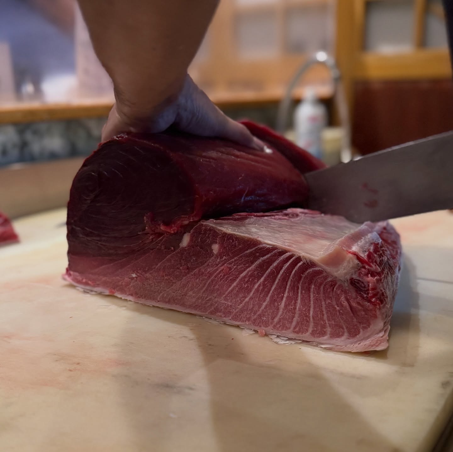 Anjay! Demi nyobain Sashimi paling otentik se-Cikarang, gue sampe blusukan ke driving range golf? 2