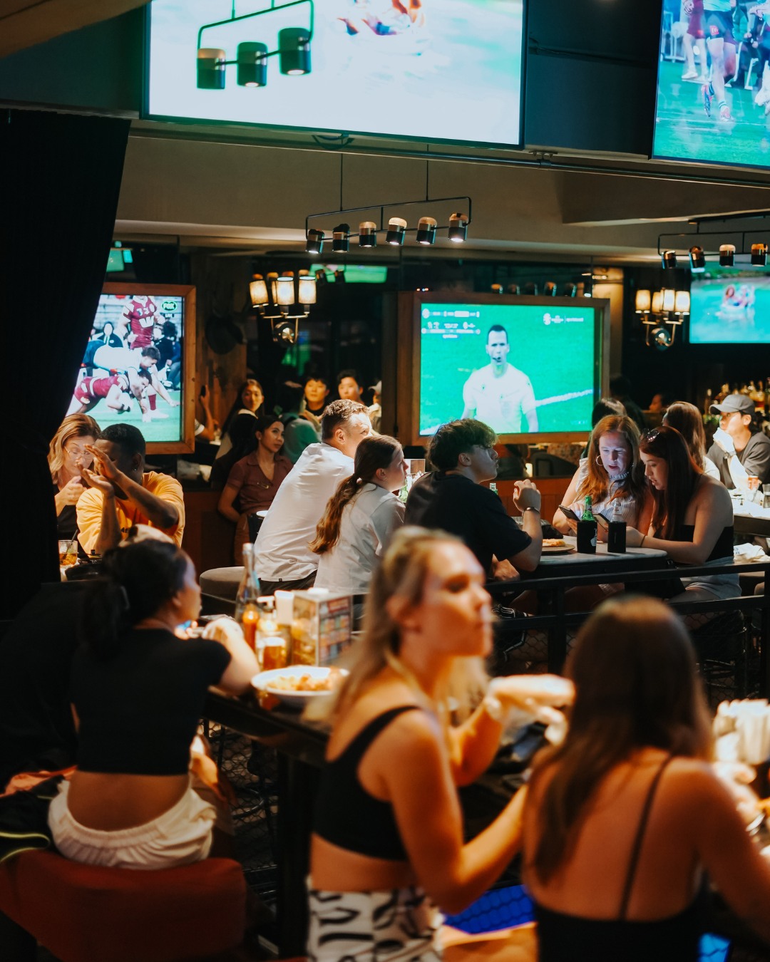 God-tier Food, Looks-Based Service? My Love-Hate Relationship with This 24h Bar in Seminyak! 4