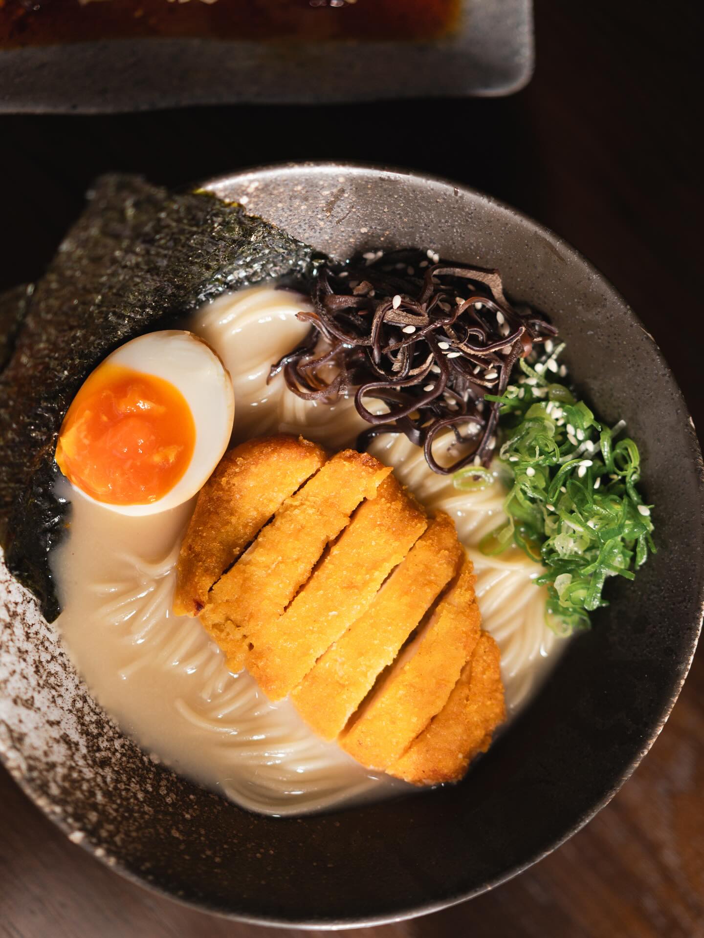 Gak nyampe 15 ribu per orang, kok bisa kedai 'Mie Pedas Setan' di Bandung ini tiap hari ngantre panjang? 3