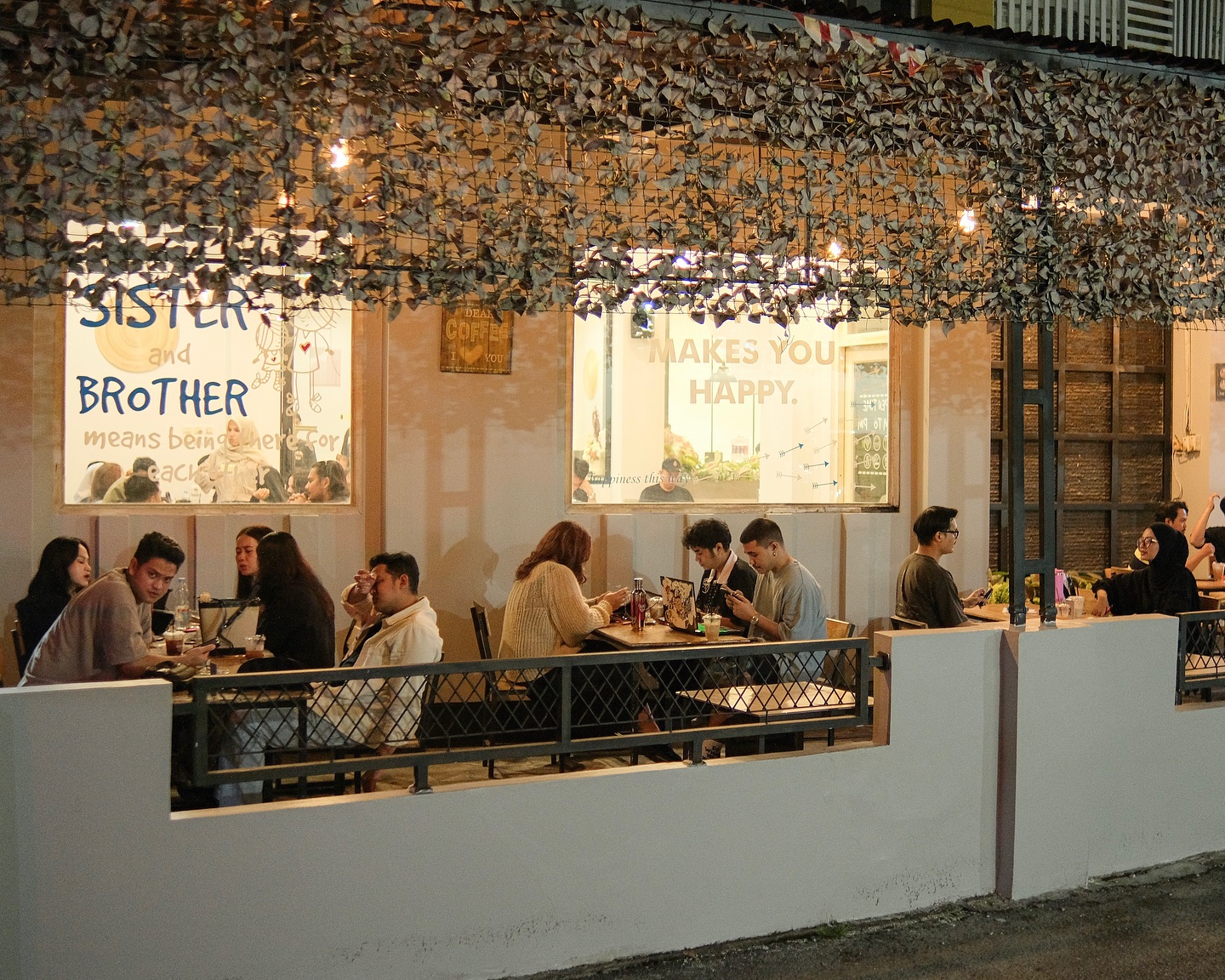 咖啡控听劝！北干巴鲁这家店的汉堡和拉花真的 Mantap！