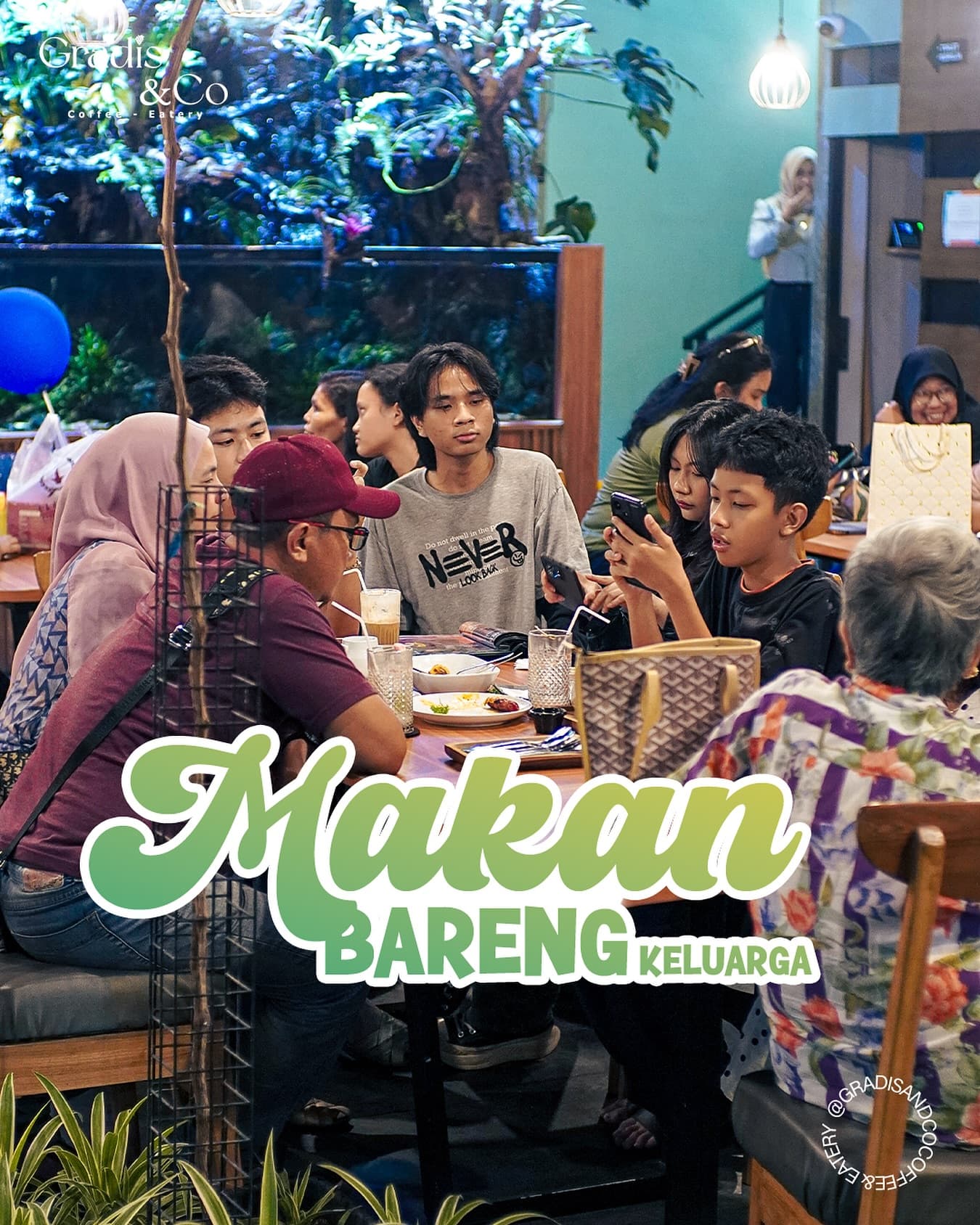 Siapa bilang Jaktim gurun kuliner? Anjay, resto akuarium ini nolak keras 2