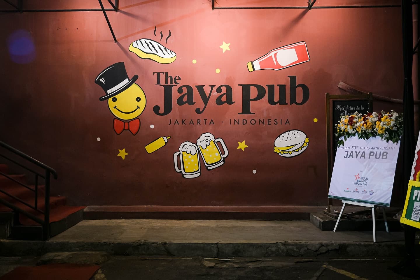 Rock Vets, Enter! Jakarta's 'Grandfather' Bar: Smoky, but the Soul is Burning. 6