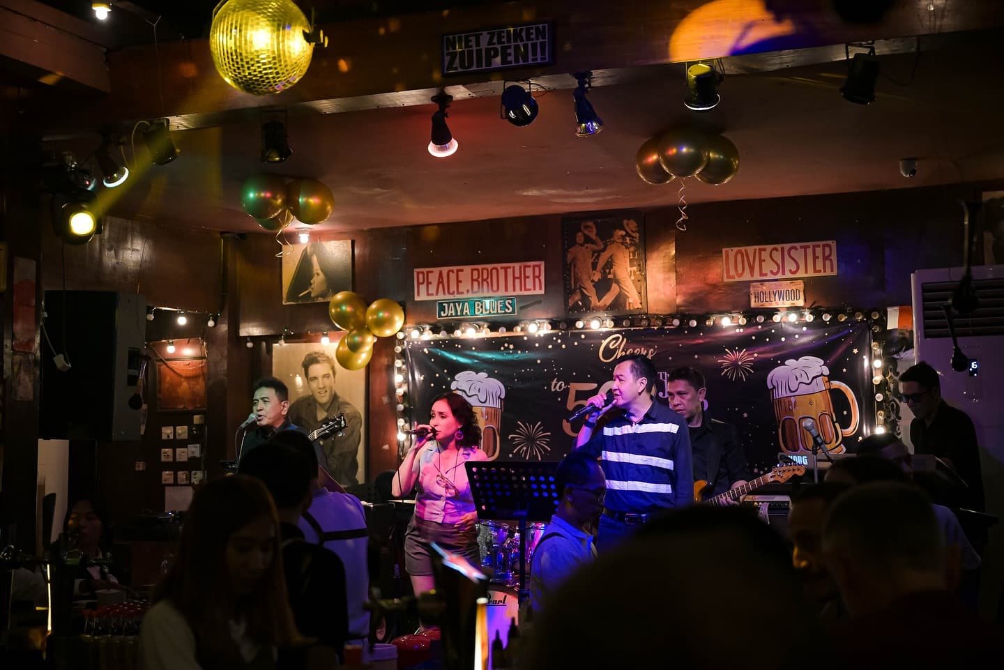 Rock Vets, Enter! Jakarta's 'Grandfather' Bar: Smoky, but the Soul is Burning. 2