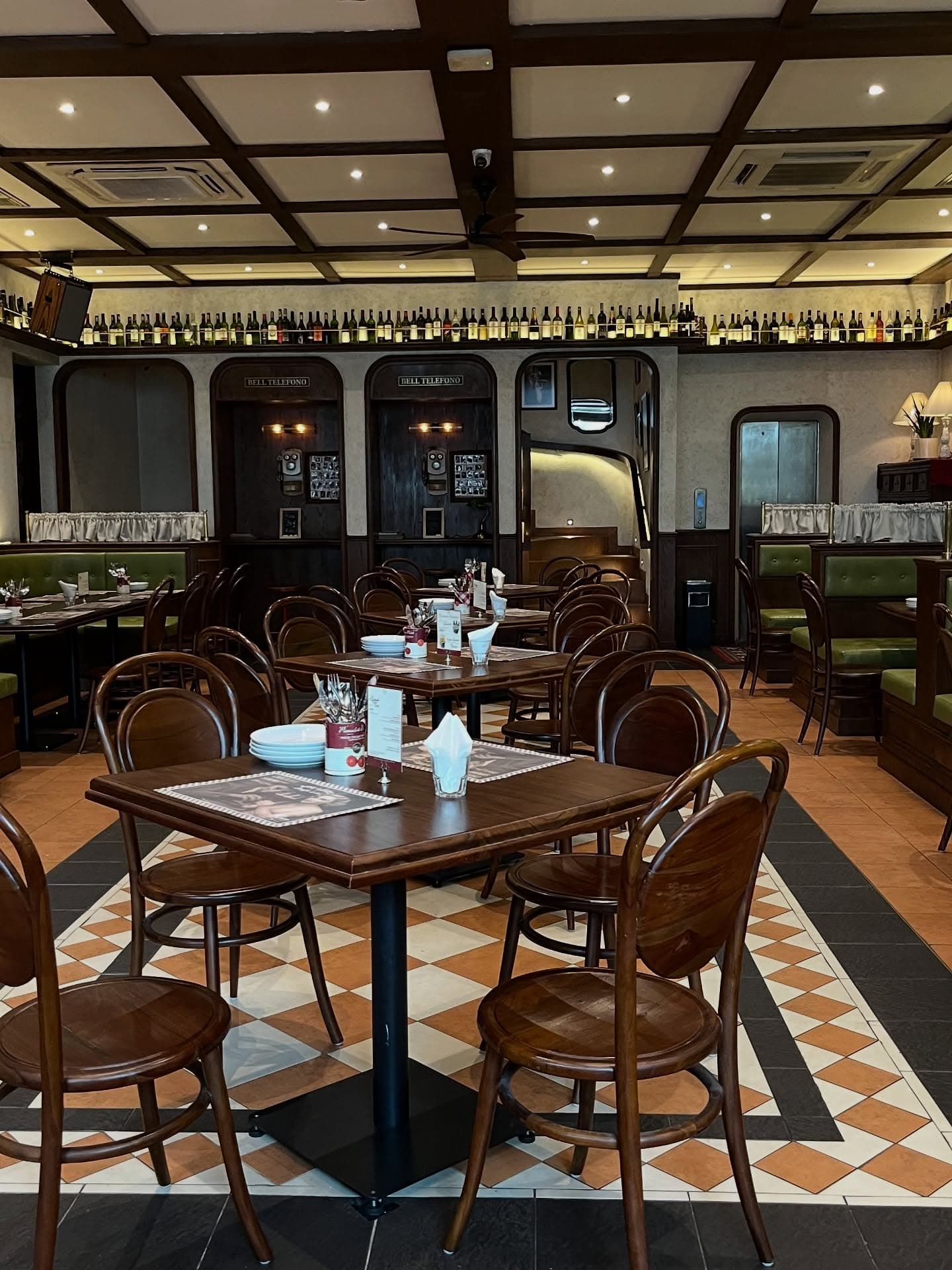 Tiramisu-nya Mantap, aku rela balik lagi! Tapi menu yang satunya… mendingan kabur aja deh 🏃‍♀️ 3