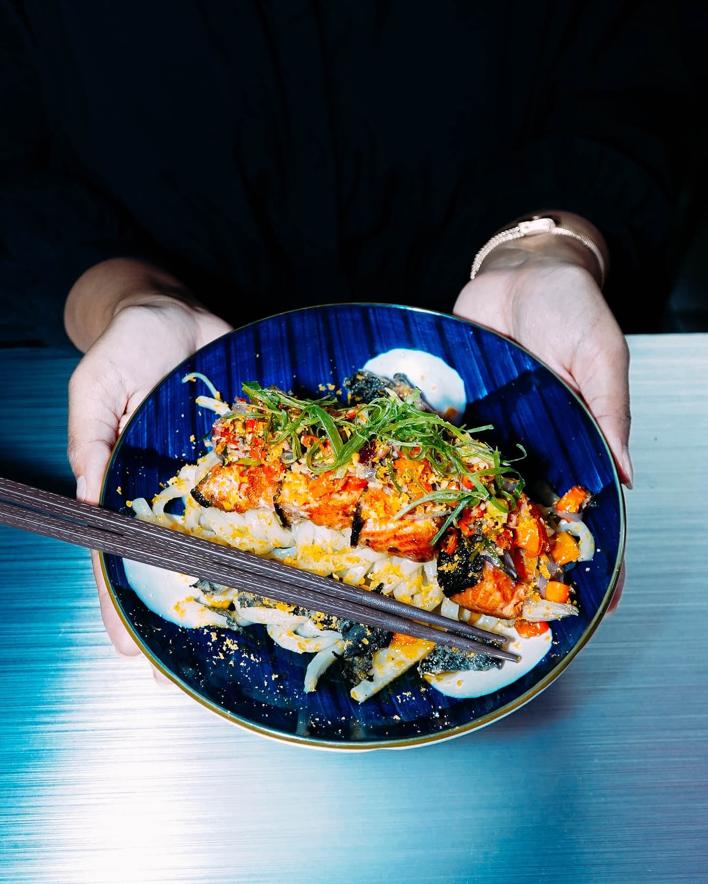 Anjay, vibe izakaya cyberpunk di Jakarta ini mantap! Tapi setengah menunya zonk… 5