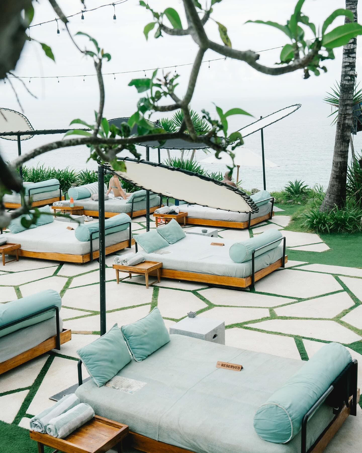 Who says Uluwatu is only for surfing? This 8-year OG cliff bar is the ultimate sunset spot