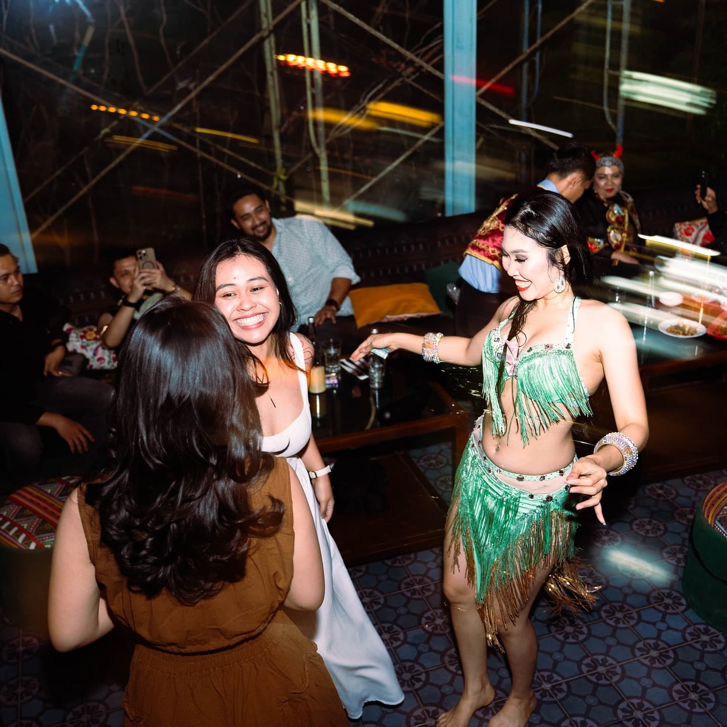 Nongkrong di Warung Turki Kemang, bayar 100 ribu cuma buat sesendok hummus. Gila apa mantap?