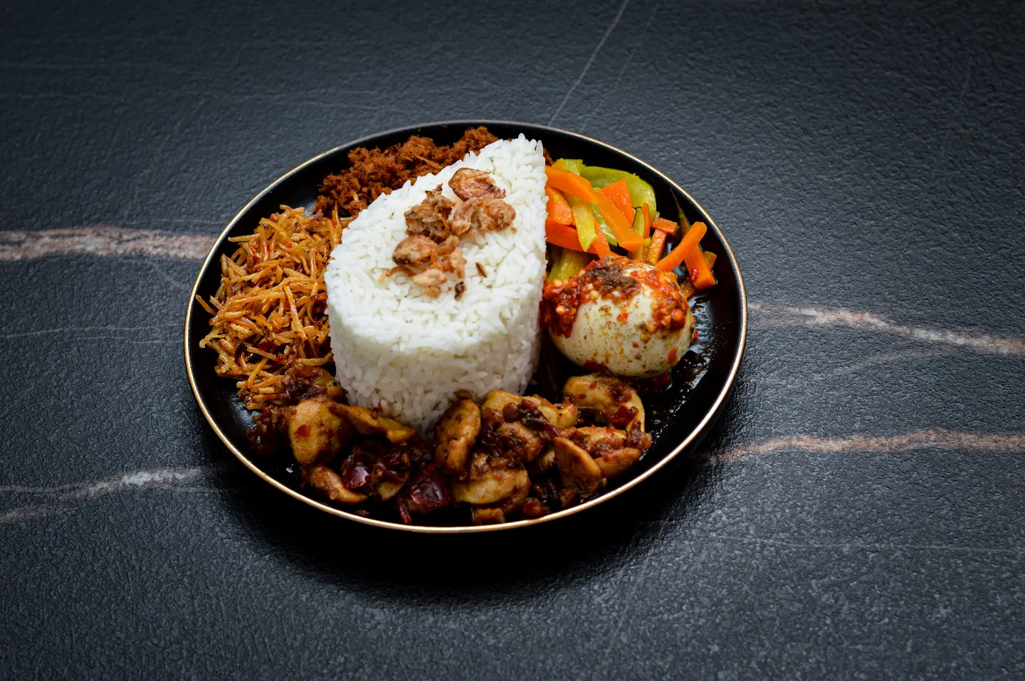 Orang Rusia di Makassar pada lari makan ke mana sih? Aku udah nemuin jawabannya buat kalian