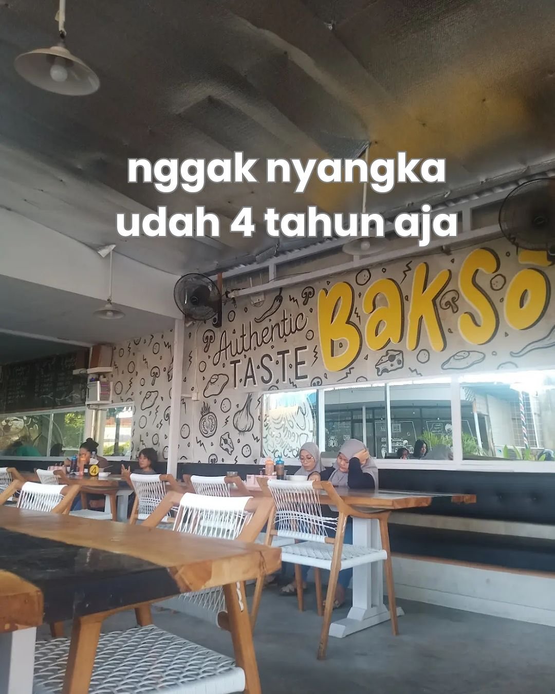 Who says eating Bakso has to be sweaty? This garden Bakso spot is way too Chill 3