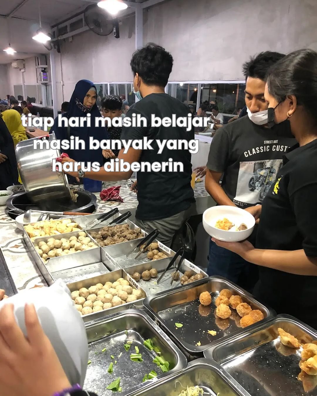 Who says eating Bakso has to be sweaty? This garden Bakso spot is way too Chill 2