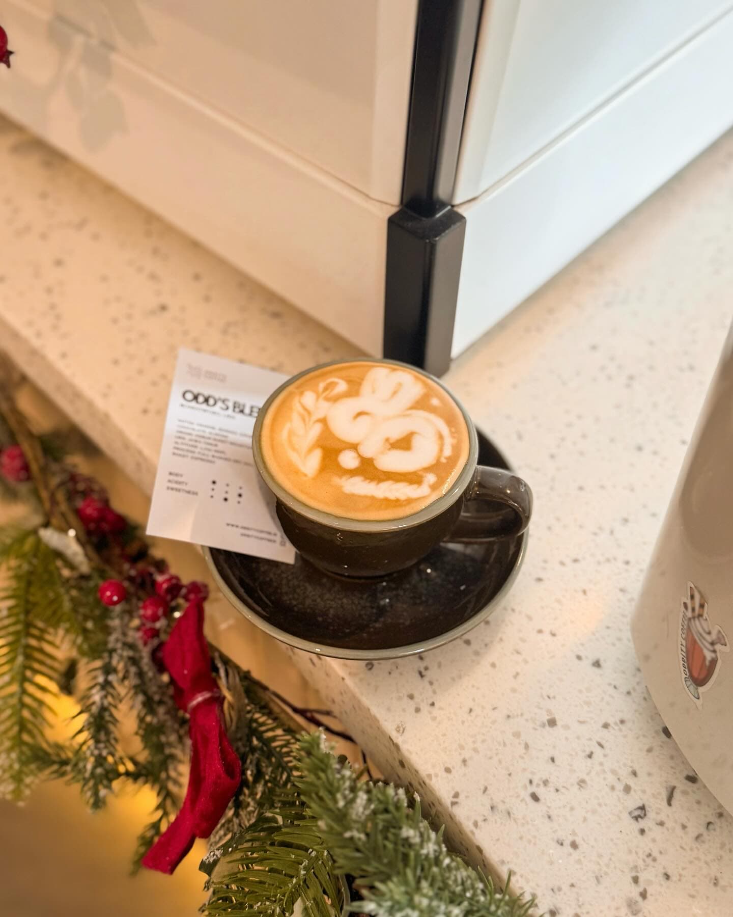 Para Digital Nomad, merapat! Kafe di Jakarta yang lagi hype banget ini, beneran mantap buat nongkrong sambil bawa laptop? 2