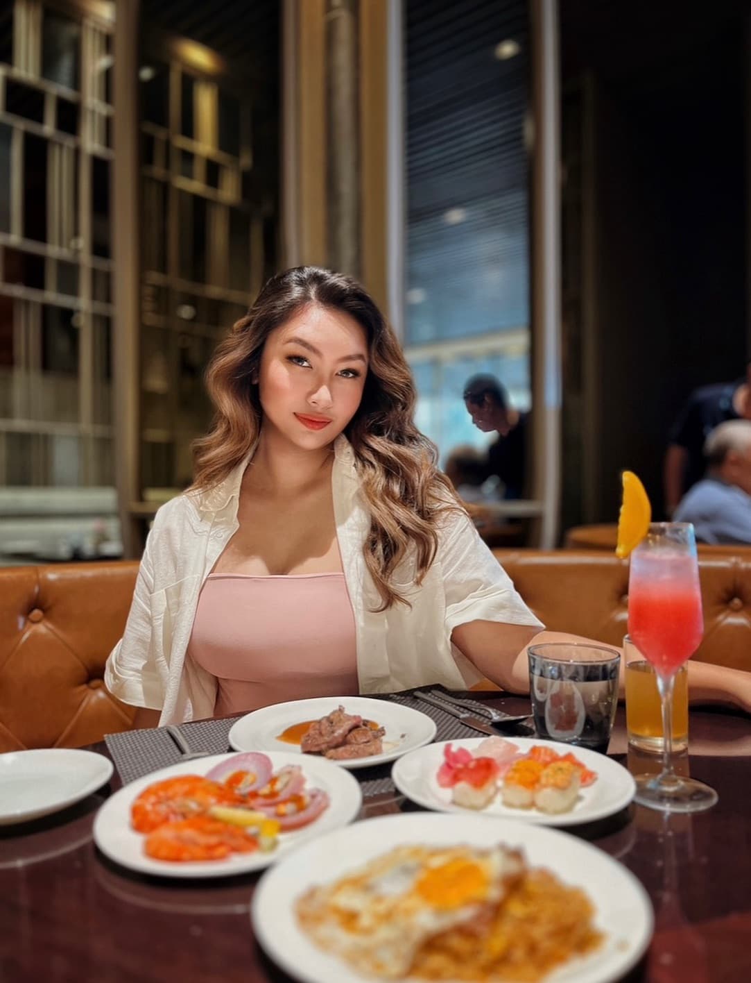 Spending almost 1 million on the Ritz-Carlton buffet? You'll want to read this about Asia Restaurant Jakarta first. 7