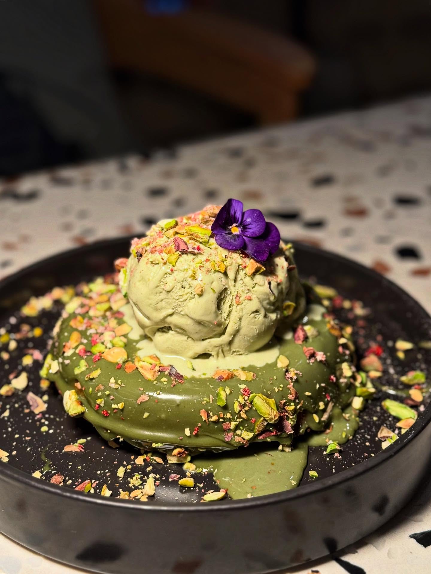 Bandung's Viral Garden Restaurant: Photo Paradise or Social Disaster? 2