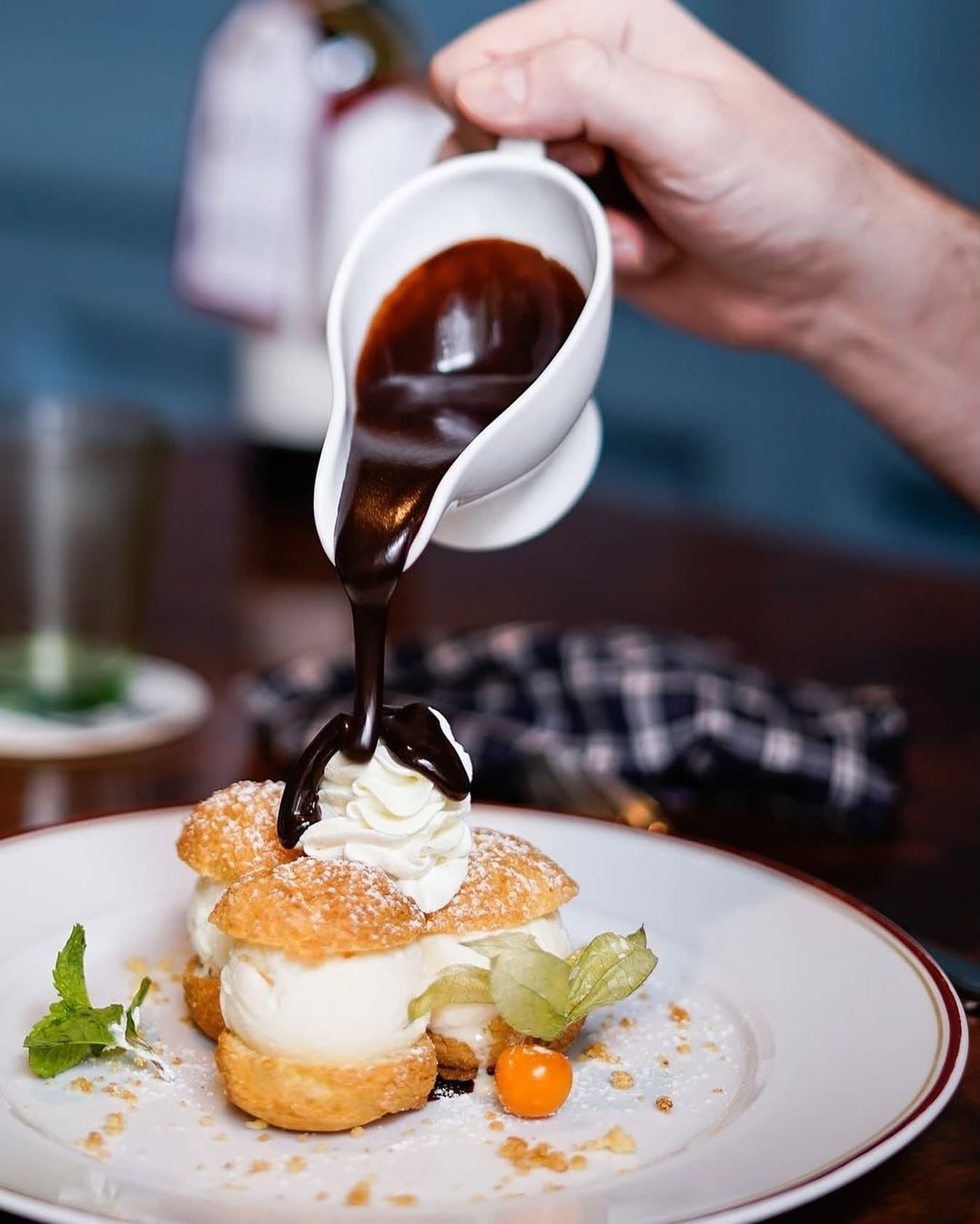 Nongkrong di fine dining Jakarta 850k, eh yang paling mantap malah roti gratisnya? 6