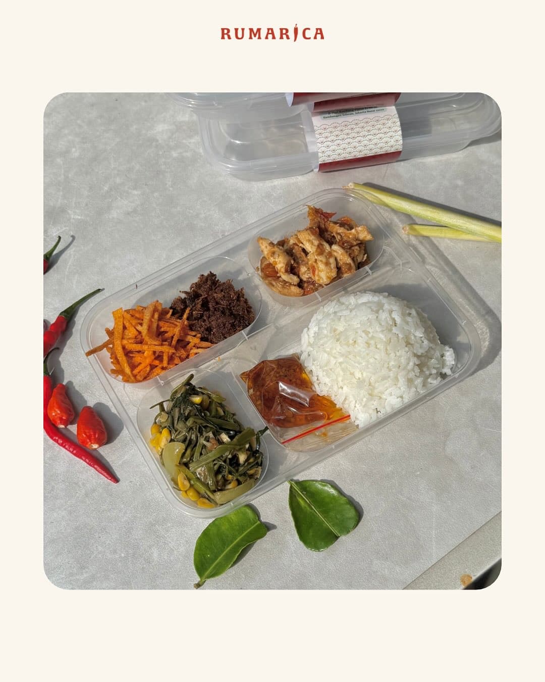 雅加达这家店名骗人！写着只送外卖，里面却坐满了人 3