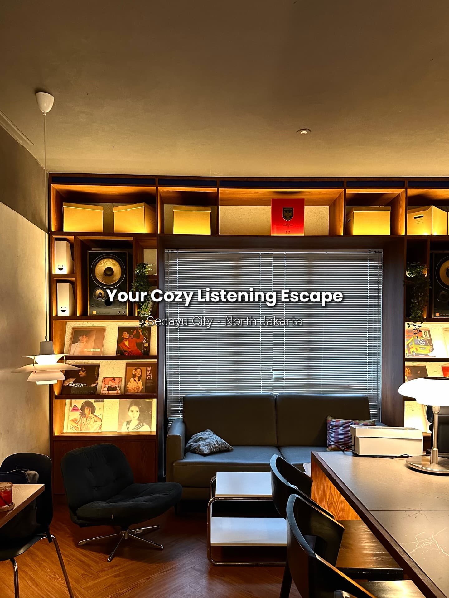 雅加达东区新玩法：在理发店楼上听黑胶喝咖啡？ 2