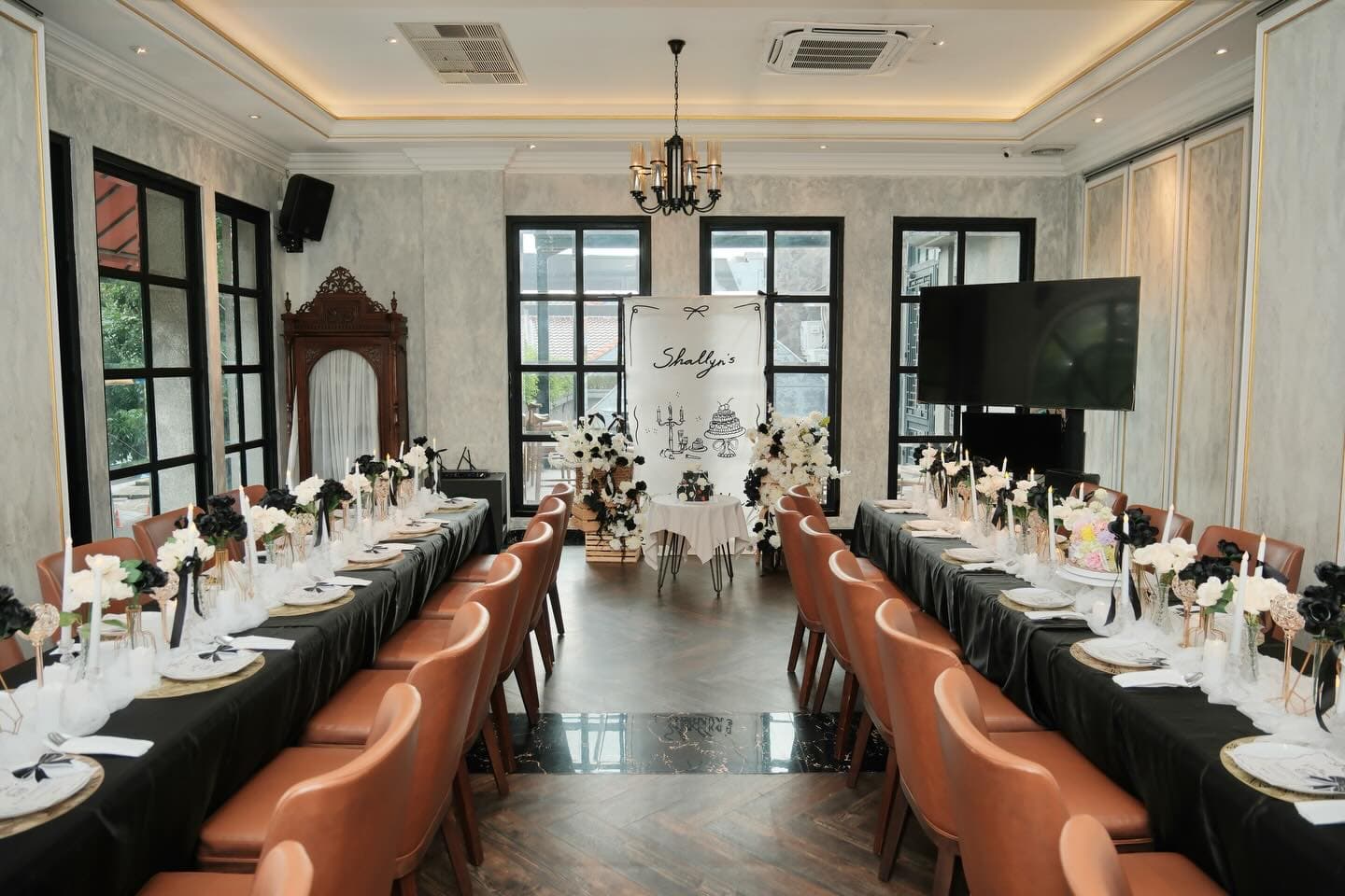 Ditch the mall dates! Is this European lounge in South Jakarta way too photogenic? 3