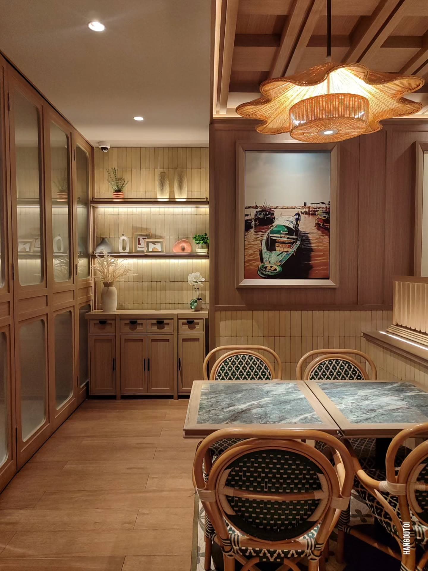 Kata siapa makan Pempek harus di pinggir jalan? Toko ini bikin pempek jadi berasa high-class 2