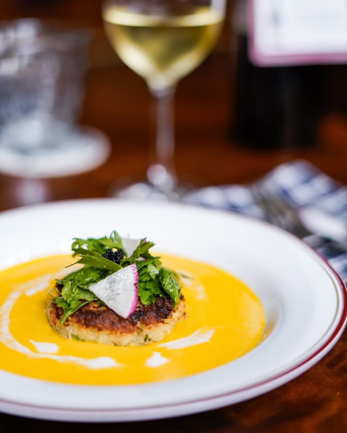 Nongkrong di fine dining Jakarta 850k, eh yang paling mantap malah roti gratisnya? 5