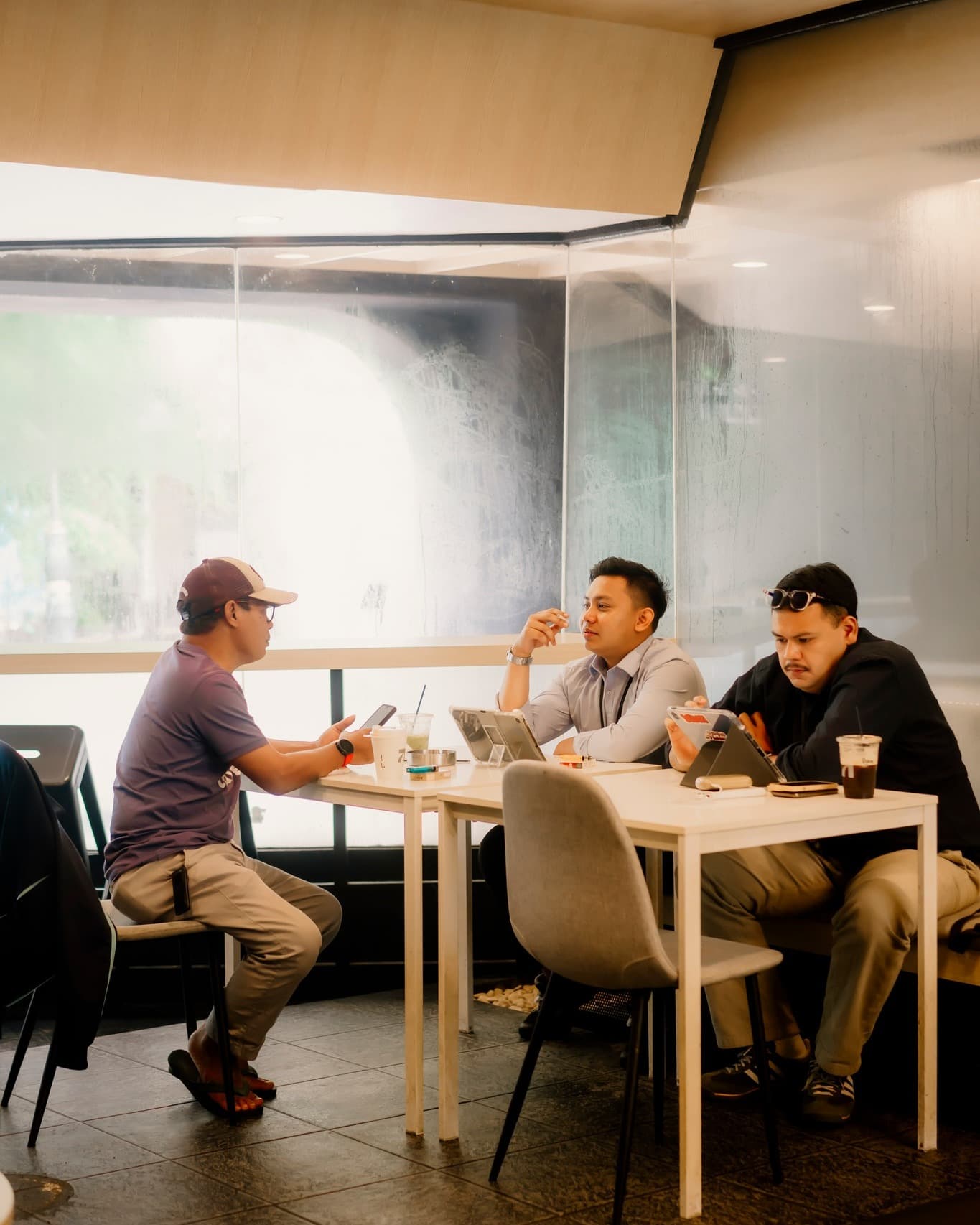 Don't be fooled by this Yadong shop's tiny entrance, the WFC inside is insane 2