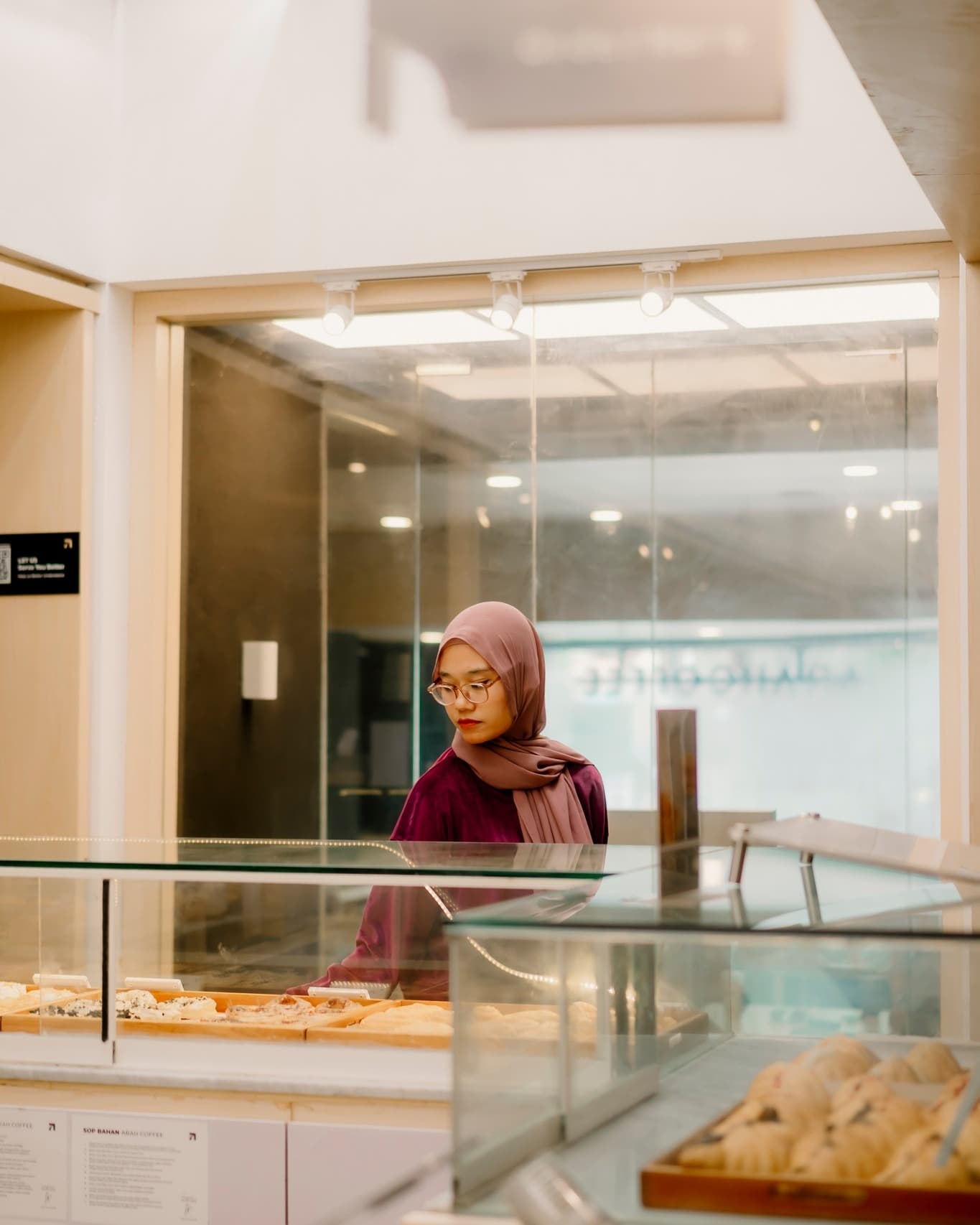 Don't be fooled by this Yadong shop's tiny entrance, the WFC inside is insane 4