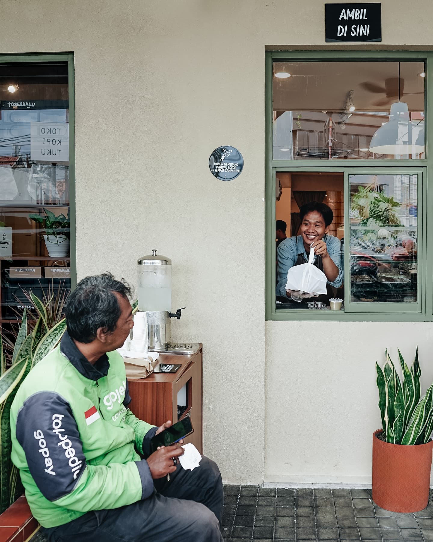 Antre setengah jam, minumnya cuma 2 menit? TUKU GBK ini worth it gak sih? 2