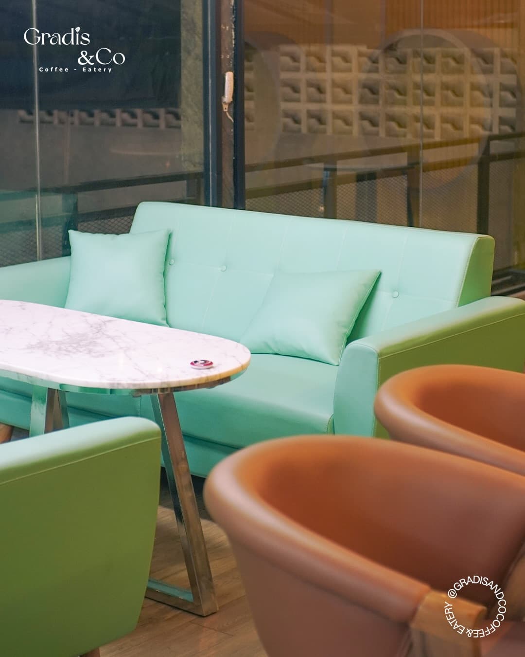 Siapa bilang Jaktim gurun kuliner? Anjay, resto akuarium ini nolak keras 4