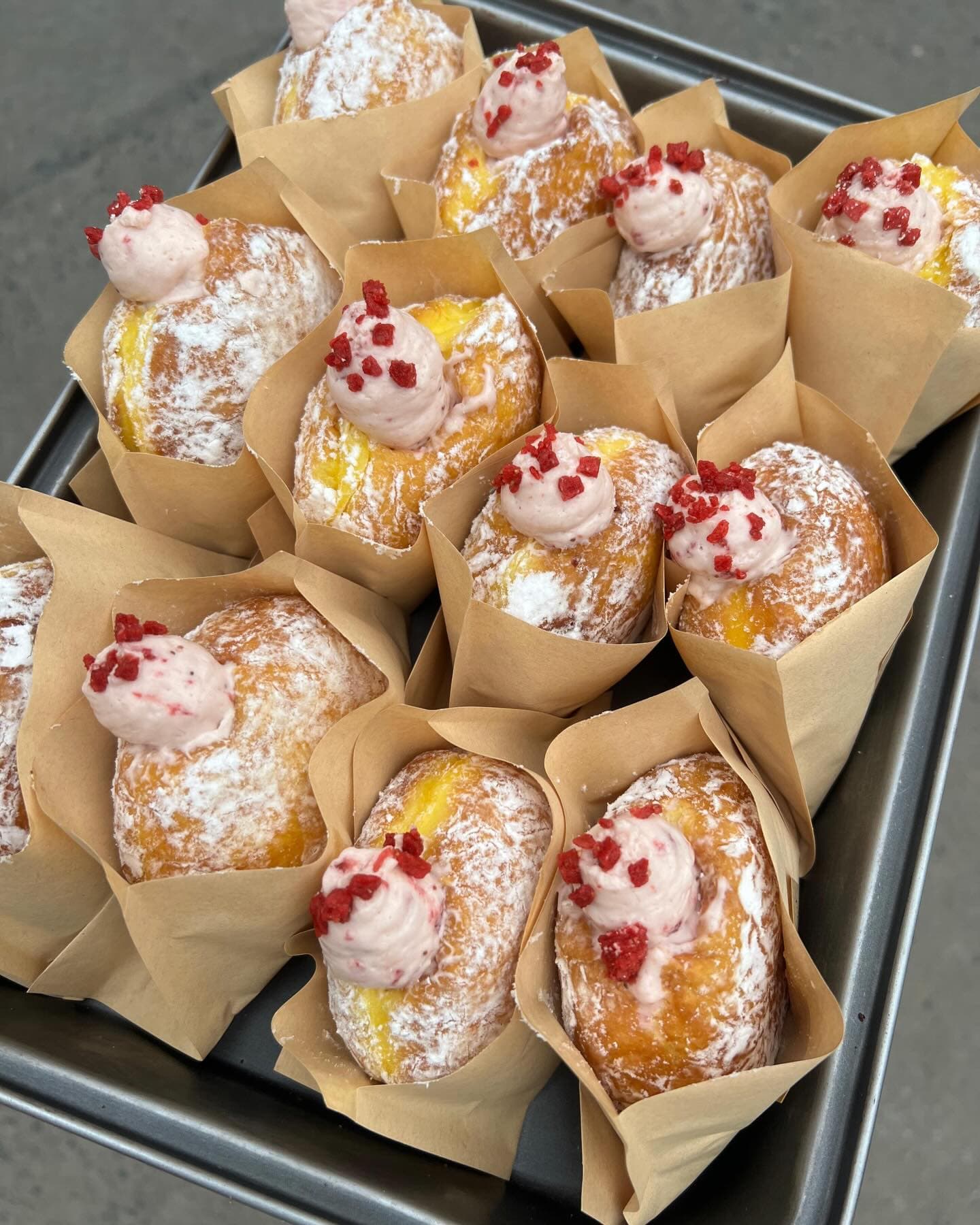 Antre 1 jam cuma buat bau amis telur? Donat viral Blok M, mending skip aja 4