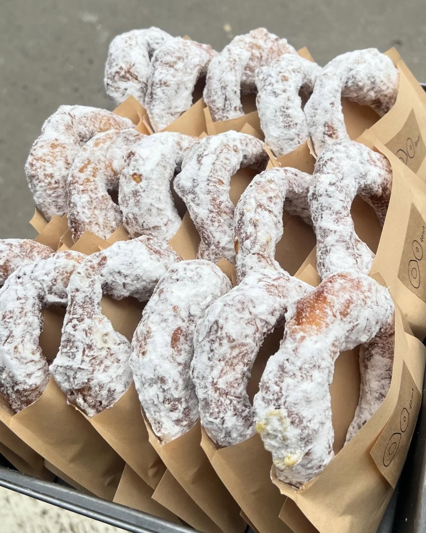 Antre 1 jam cuma buat bau amis telur? Donat viral Blok M, mending skip aja