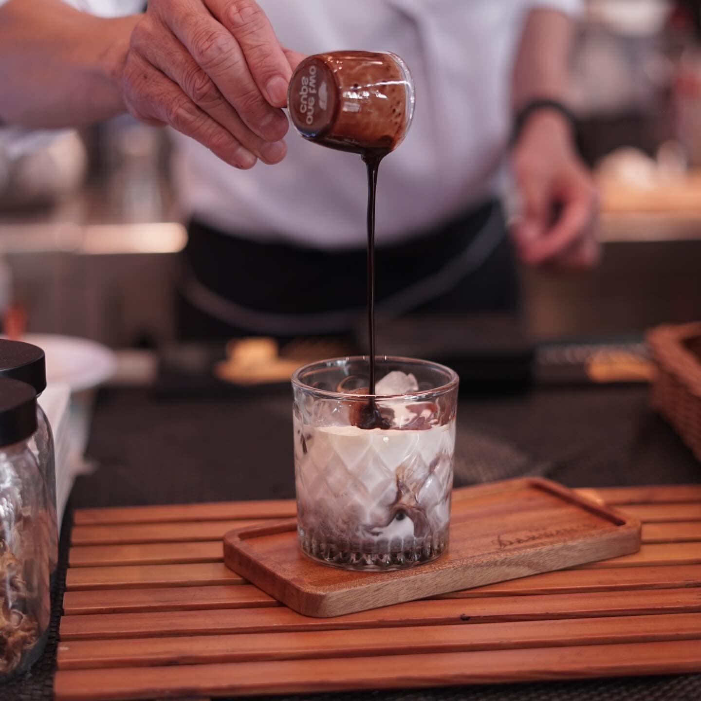 Calling all Jakarta Smokers! This AC smoker's paradise is for you. Non-smokers beware 3