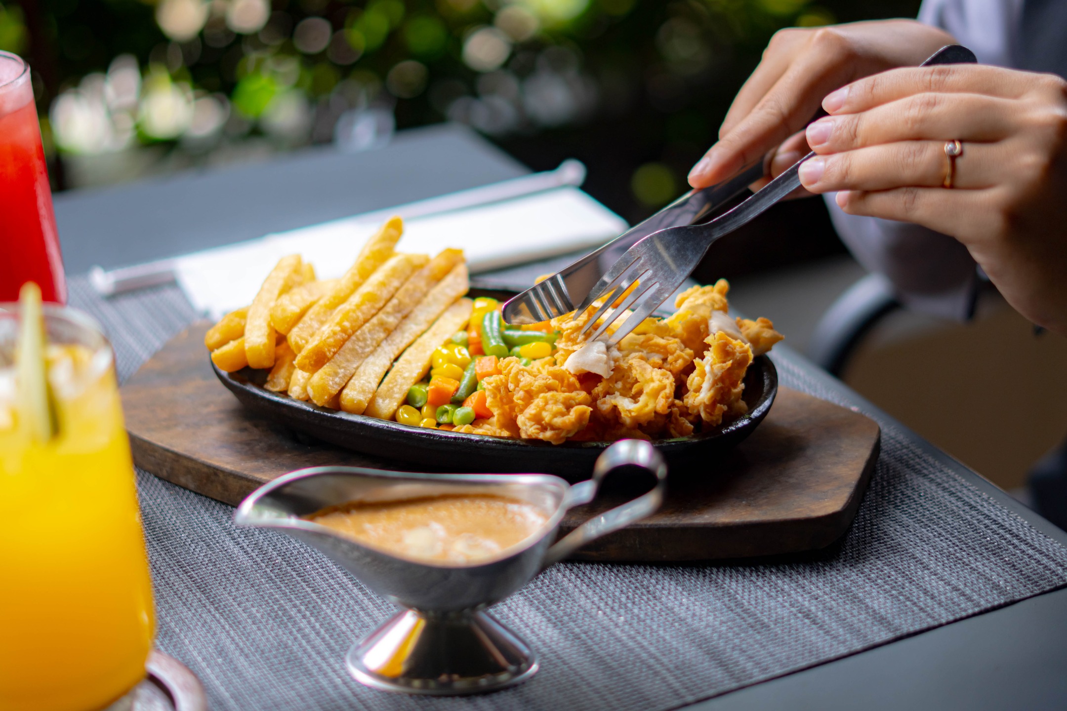 Who says hotel restaurants are a scam? This place in Lampung is Mantap from service to flavor 2