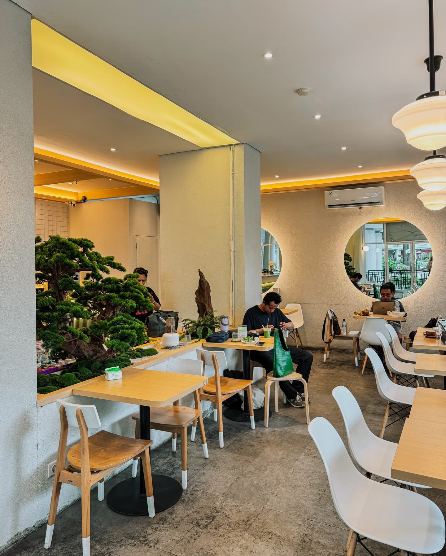 Stop bayar kemahalan di chain store! Mending nongkrong di spot matcha lokal ini, mau pahit atau umami bebas pilih 6