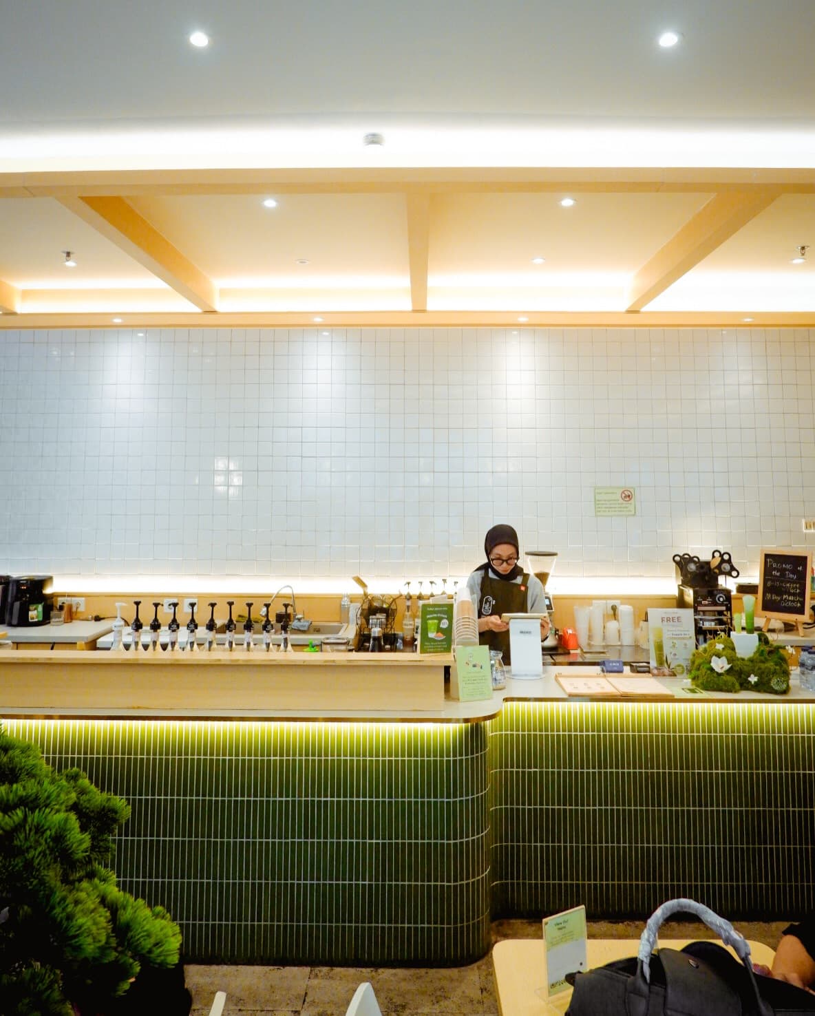 Stop bayar kemahalan di chain store! Mending nongkrong di spot matcha lokal ini, mau pahit atau umami bebas pilih 7