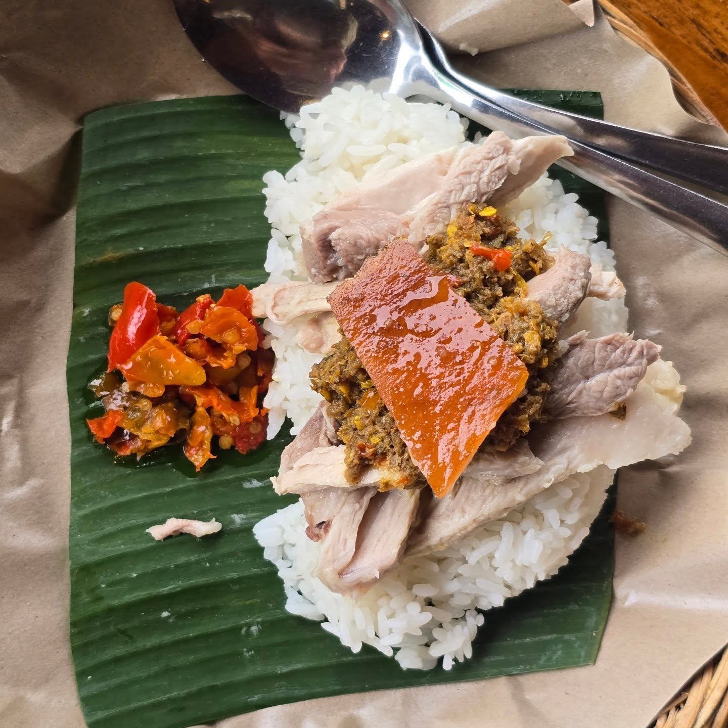 Gak nyampe 3 dollar/orang, aku di sawah Bali nyobain babi guling paling mantap! 4