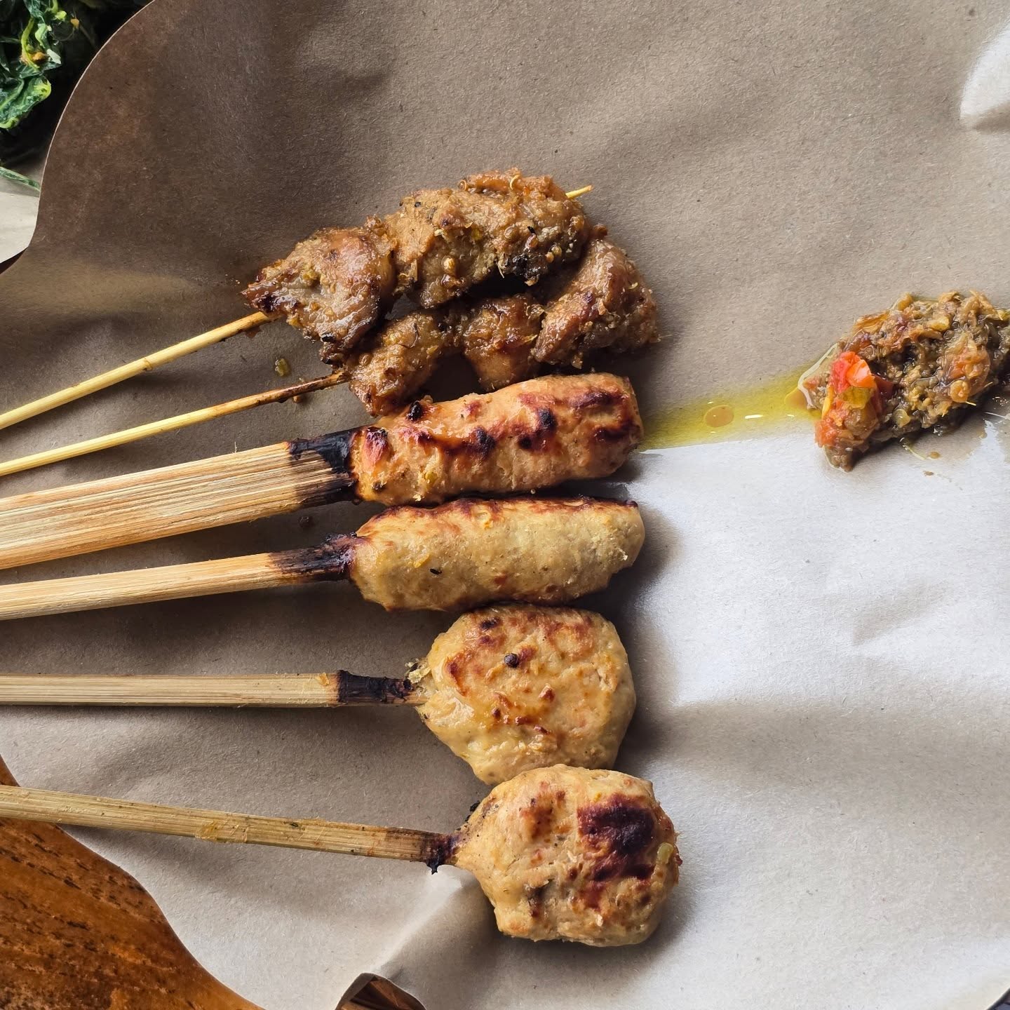 Gak nyampe 3 dollar/orang, aku di sawah Bali nyobain babi guling paling mantap! 5