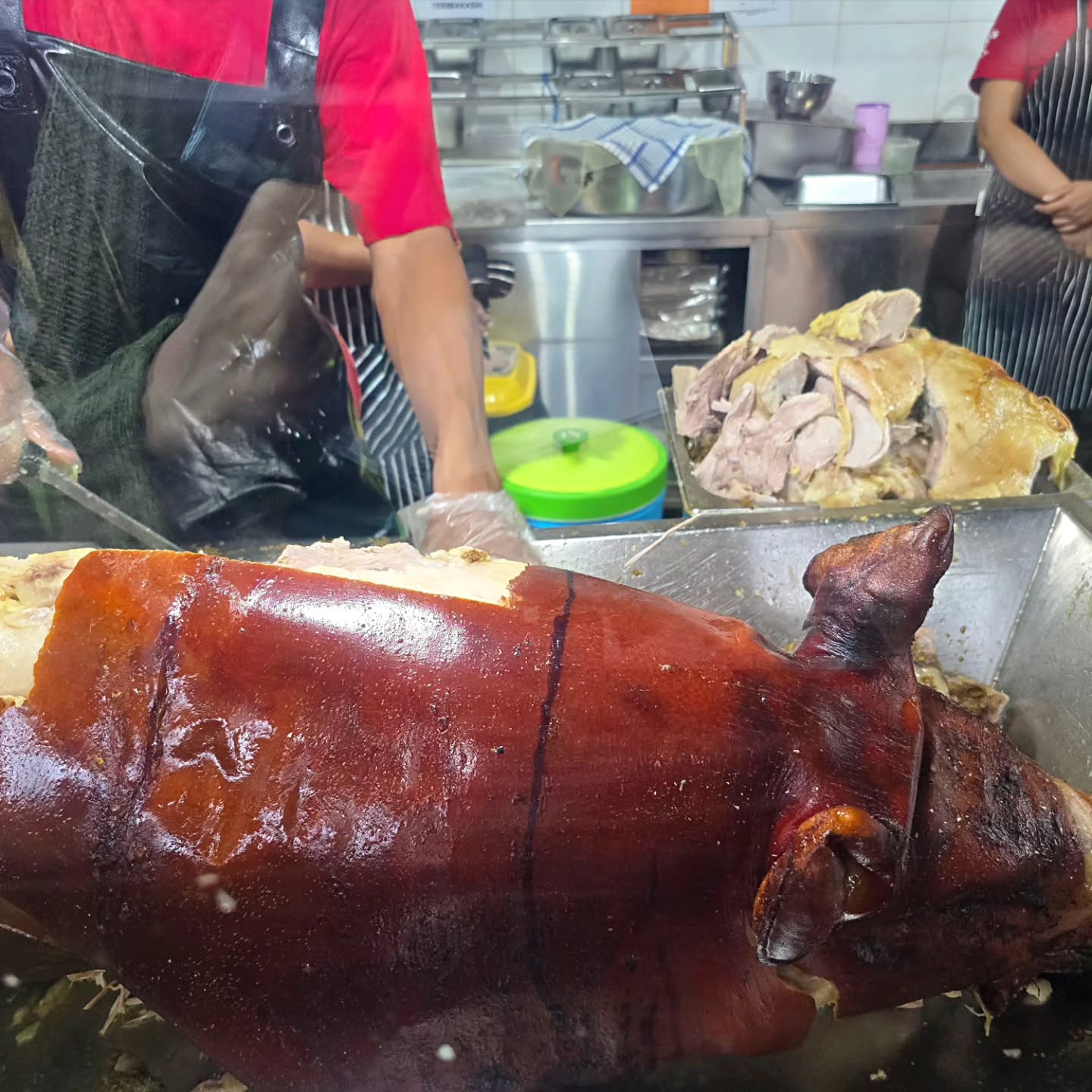 Gak nyampe 3 dollar/orang, aku di sawah Bali nyobain babi guling paling mantap! 7