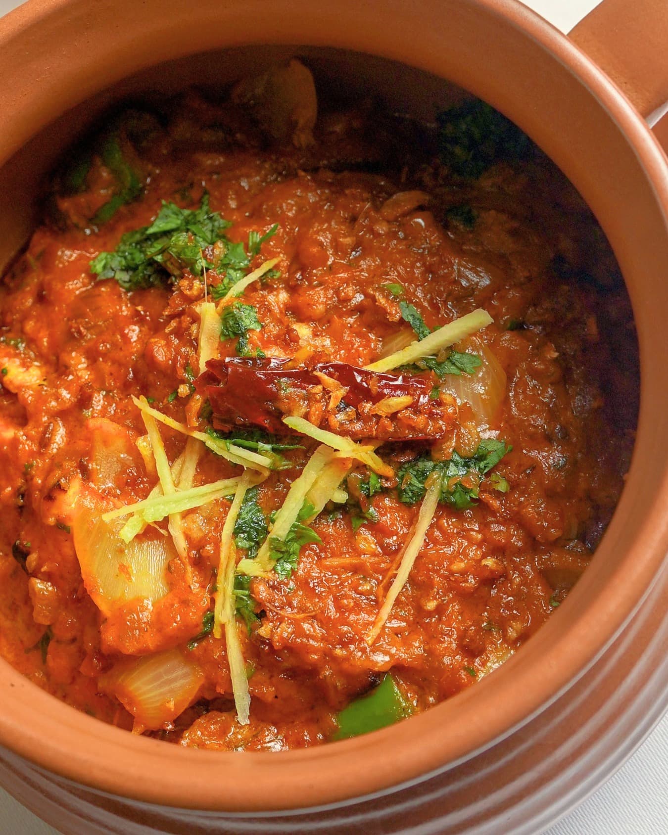 Bingung traktir orang penting? Resto India `Mantap` yang ngumpet di hotel ini bikin kamu auto-keren